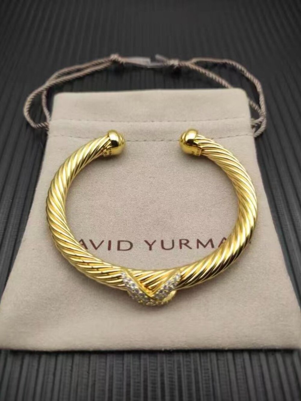 David Yurman glod bracelet with a cross motif 7mm